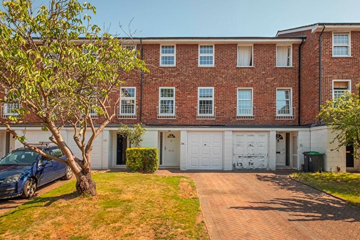 4 Bedroom Terraced House For Sale In Uxbridge Road, Kingston Upon Thames, KT1