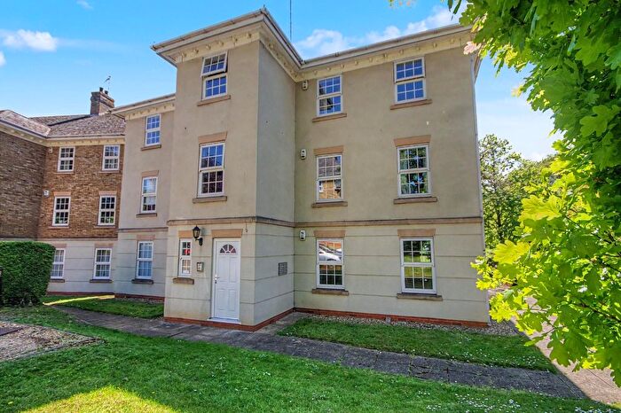 2 Bedroom Flat For Sale In Scholars Court, Northampton, NN1