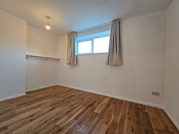 1 Bedroom Flat To Rent In Jeffreys Road, Clapham North, SW4