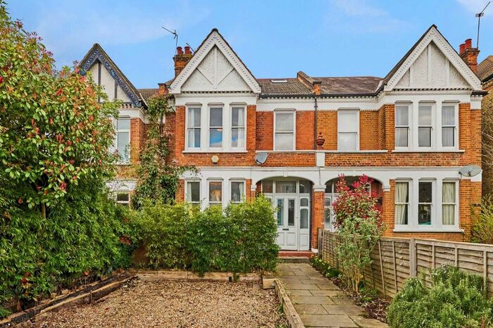 4 Bedroom Flat To Rent In Valley Road, London, SW16