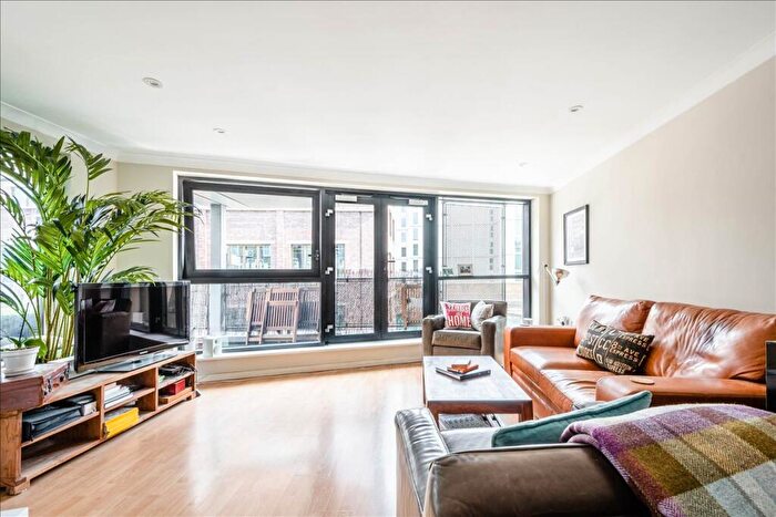 2 Bedroom Apartment To Rent In Kingsland Road, Hoxton, E2