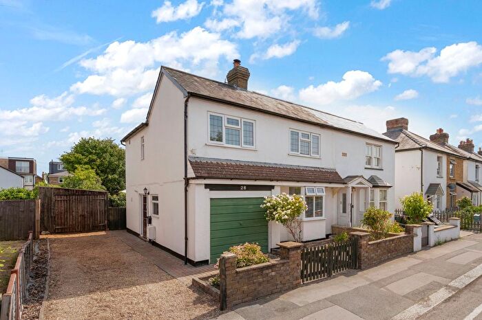 3 Bedroom Semi-Detached House For Sale In Sunbury Lane, Walton-On-Thames, KT12