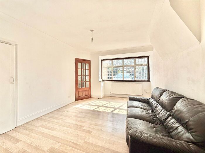 3 Bedroom End Of Terrace House To Rent In Woodrow Avenue, Hayes, UB4