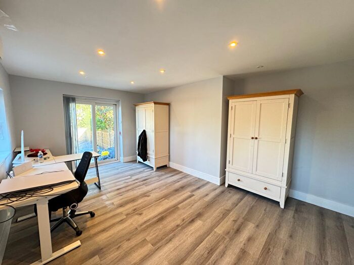 2 Bedroom Flat To Rent In Audley Road, London, NW4