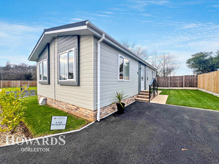 2 Bedroom Park Home For Sale In Belton Country Park, Belton, NR31