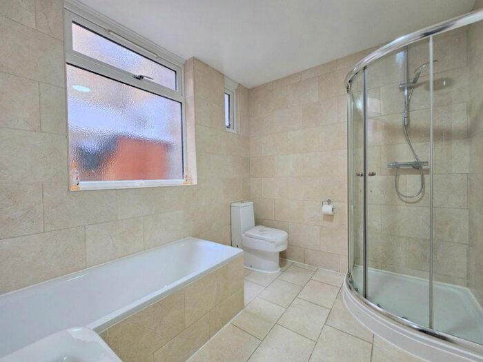 2 Bedroom Flat To Rent In Alexandra Road, London, SW19
