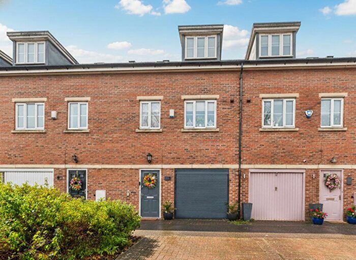 3 Bedroom Town House For Sale In Gilbert Boulevard, Arnold, Nottingham, NG5