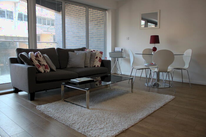 2 Bedroom Flat To Rent In Wallwood Street, London, E14