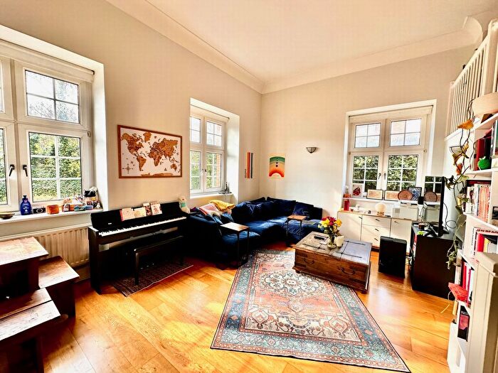 2 Bedroom Flat To Rent In New Riverhead, Rosebery Avenue, London, EC1R