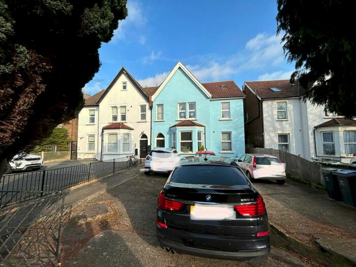 3 Bedroom Maisonette To Rent In Elmers End Road, London, SE20