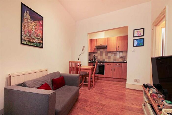 2 Bedroom Flat To Rent In High Street, Acton, W3