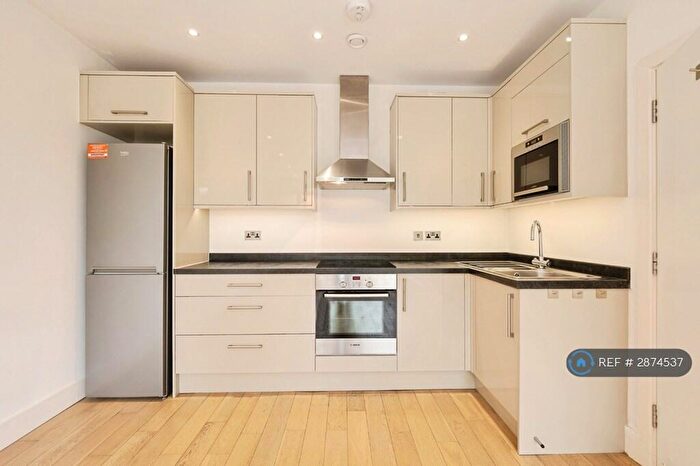 1 Bedroom Flat To Rent In Sundial Court, Surbiton, KT5