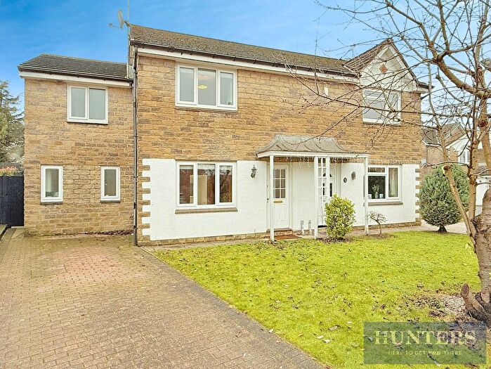 3 Bedroom Semi Detached House For Sale In Crofters Lea, Yeadon, Leeds, LS19