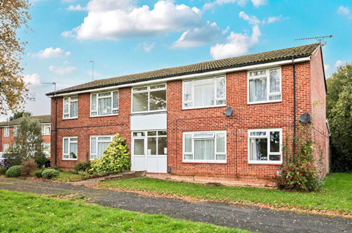 2 Bedroom Flat For Sale In Simmons Close, Hedge End, Southampton, Hampshire, SO30