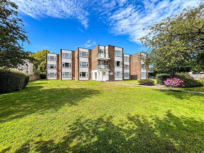 1 Bedroom Flat To Rent In Chesswood Road, Broadwater, Worthing, BN11