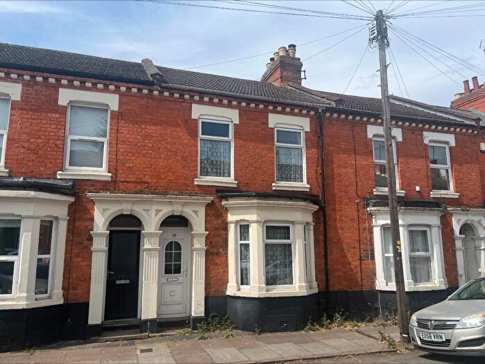 3 Bedroom Terraced House For Sale In St. Michaels Mount, Abington, Northampton, NN1