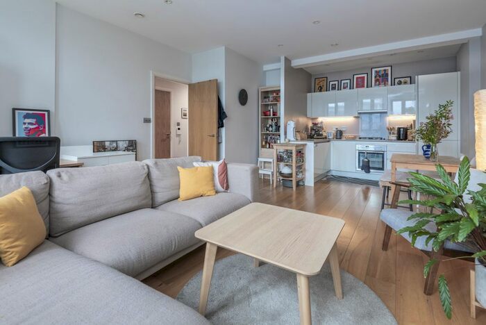 2 Bedroom Flat To Rent In Holloway Road, London, N7