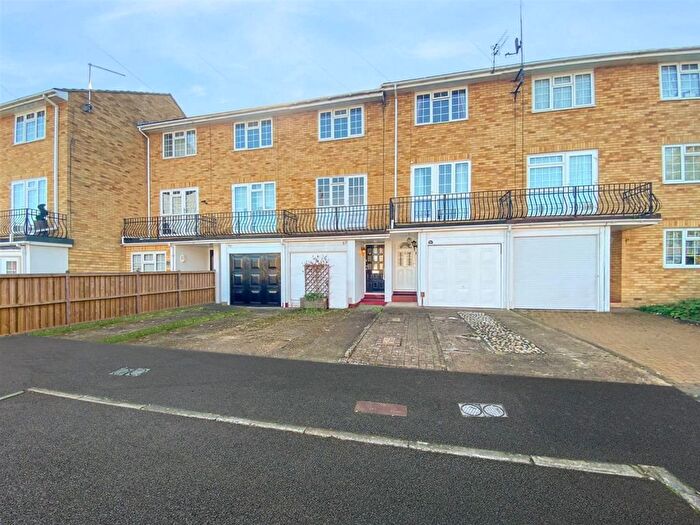 3 Bedroom Town House To Rent In Macklands Way, Gillingham, ME8