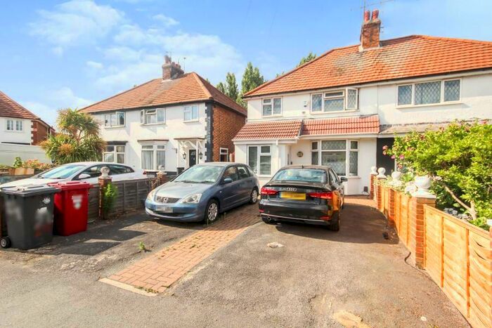 3 Bedroom Terraced House To Rent In Meadfield Avenue, Langley, SL3