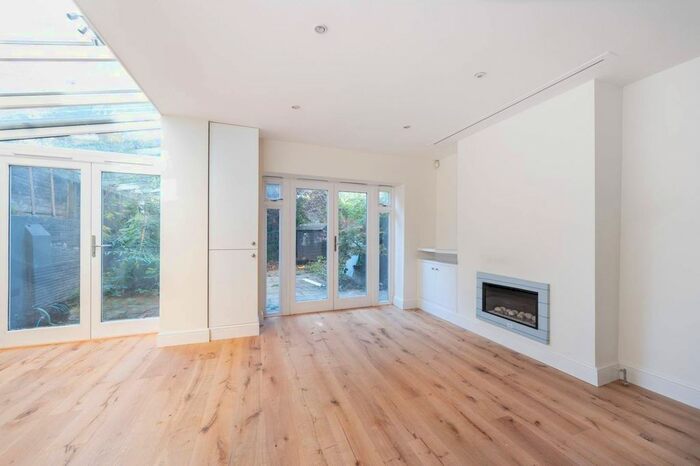 2 Bedroom Flat To Rent In Elgin Avenue, Maida Vale, London, W9