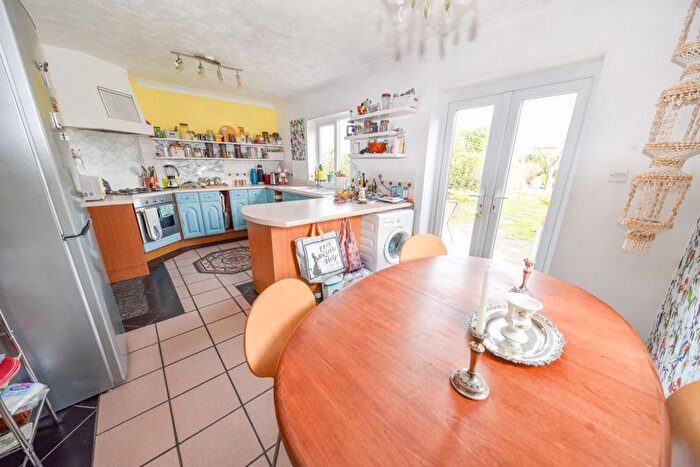 4 Bedroom Detached House For Sale In Orchard Road, Havant, PO9