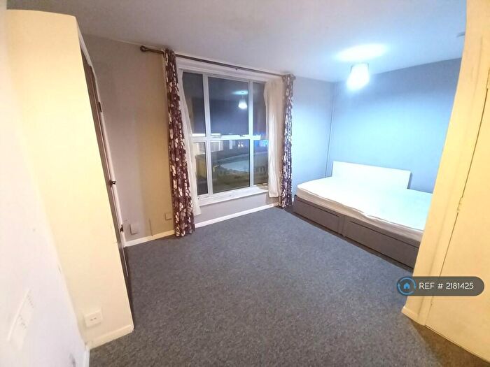 Studio To Rent In Week Street, Maidstone, ME14