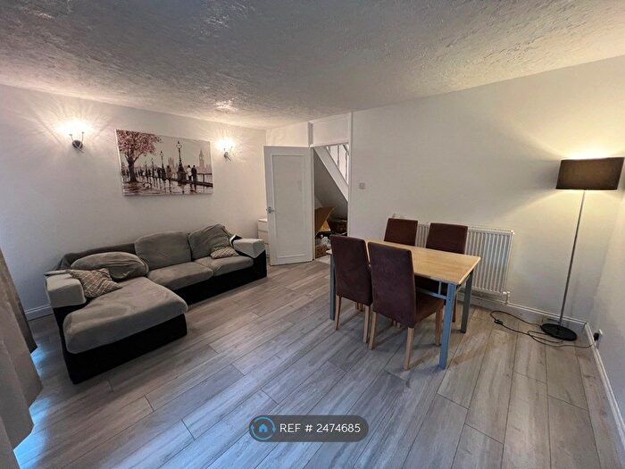 3 Bedroom Maisonette To Rent In Pelter Street, London, E2