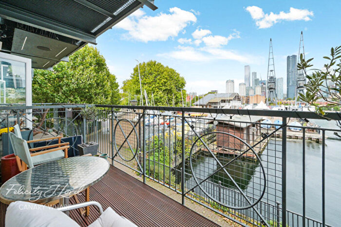 2 Bedroom Flat For Sale In Kingsbridge Court, Dockers Tanner Road, London, E14