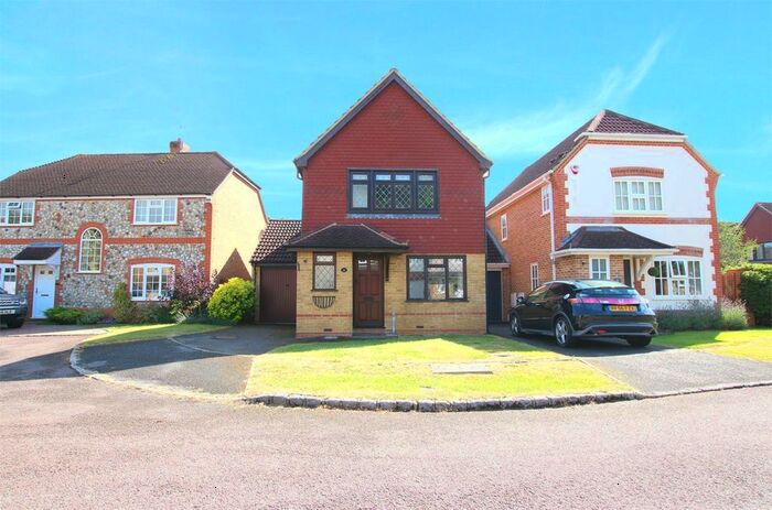 3 Bedroom Detached House To Rent In Goldsmith Close, Wokingham, RG40