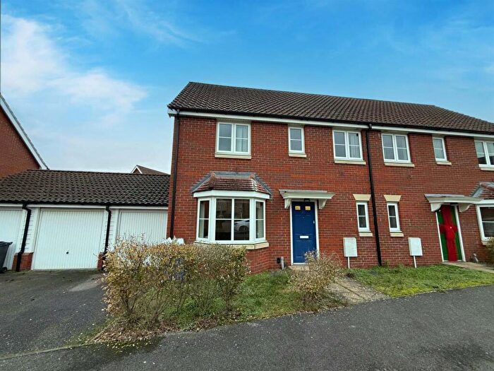4 Bedroom Semi-Detached House To Rent In Evergreen Way, Mildenhall, Bury St. Edmunds, IP28