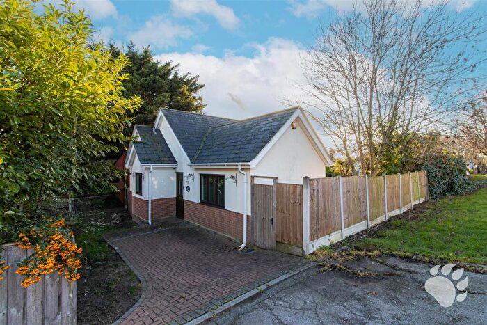 2 Bedroom Detached Bungalow For Sale In Clover Way, Vange, SS16