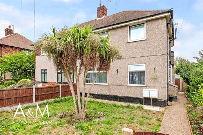2 Bedroom Maisonette For Sale In Dryden Close, Hainault, IG6