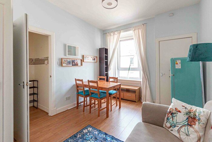 2 Bedroom Flat To Rent In L – Caledonian Place, Edinburgh, EH11