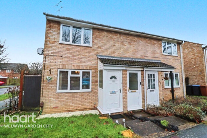 1 Bedroom Maisonette For Sale In Lords Wood, Welwyn Garden City, AL7