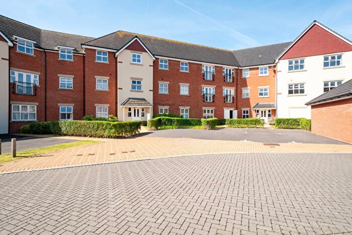 2 Bedroom Flat For Sale In Draper Close, Andover, SP11