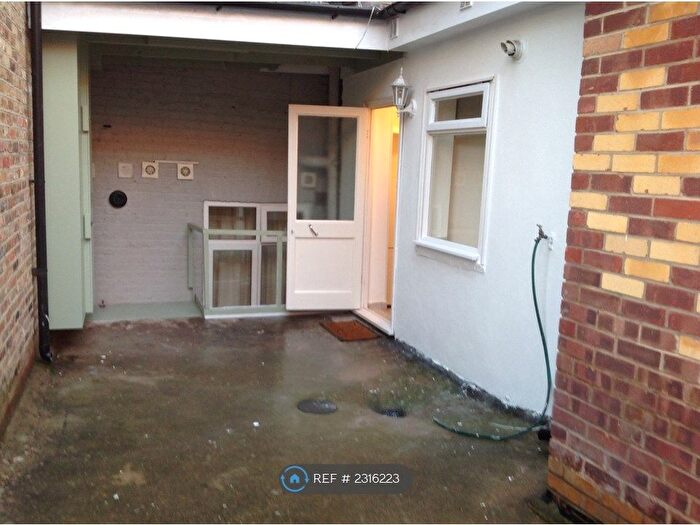 Studio To Rent In Caledonian Road, London, N1