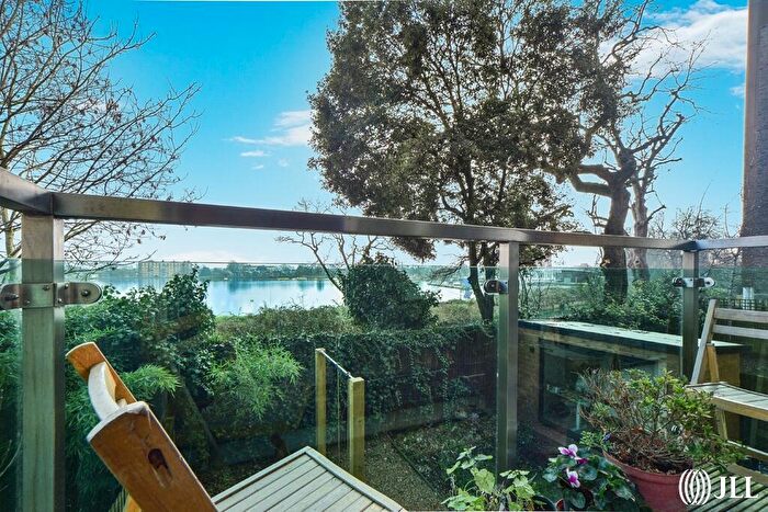 2 Bedroom Apartment For Sale In Watersmeet Place, Green Lanes, N4