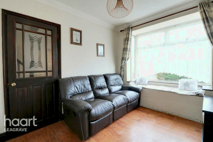 3 Bedroom Terraced House For Sale In Westmorland Avenue, Luton, LU3