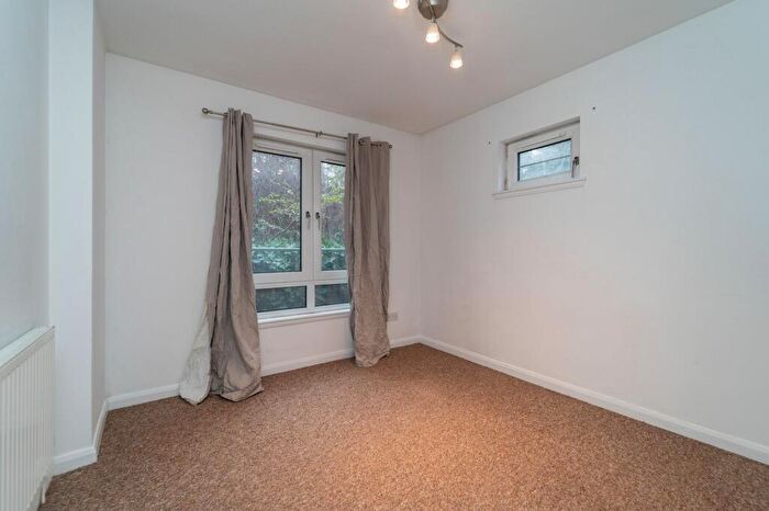2 Bedroom Flat For Sale In Kaims Terrace, Kirkton, Livingston, EH54