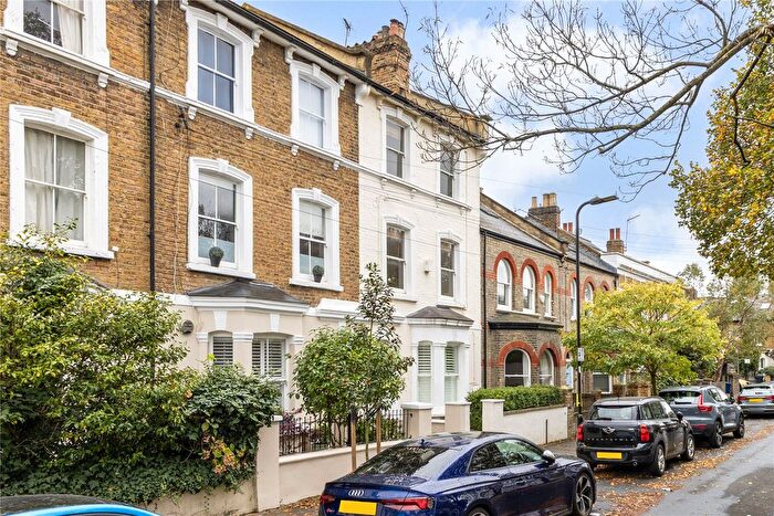 2 Bedroom Flat To Rent In Cleveland Road, Chiswick, W4