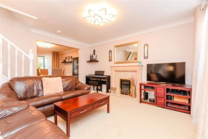 3 Bedroom Detached House For Sale In Pentstemon Drive, Swanscombe, Kent, DA10