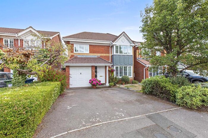 4 Bedroom Detached House For Sale In The Spinney, High Wycombe, HP11