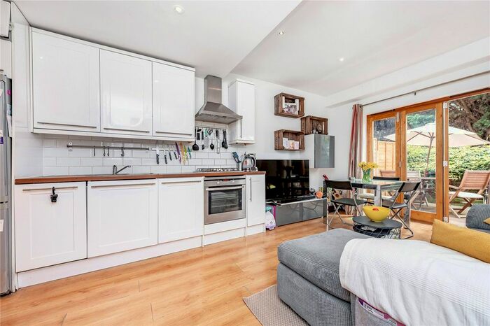2 Bedroom Flat To Rent In Kettering Street, London, SW16