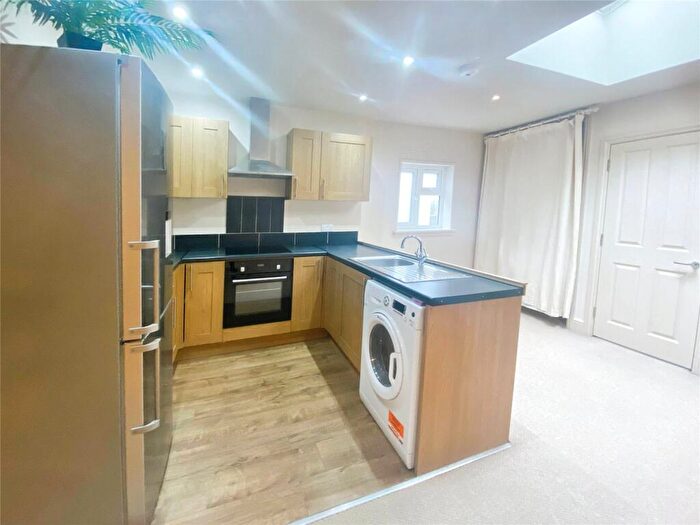 1 Bedroom Flat To Rent In East Street, Epsom, Surrey, KT17
