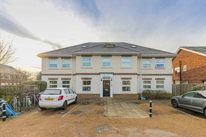 2 Bedroom Flat To Rent In Cedar Way, Sunbury-On-Thames, TW16