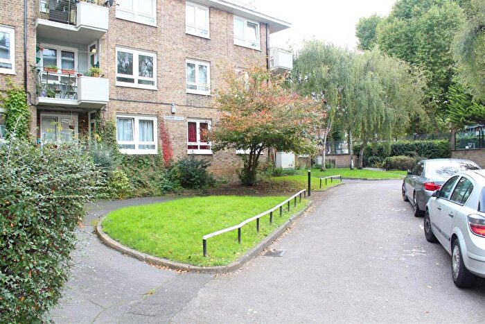 2 Bedroom Flat To Rent In St. James's Avenue, London, E2