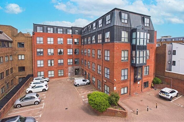2 Bedroom Flat To Rent In London Road, Camberley, Surrey, GU15