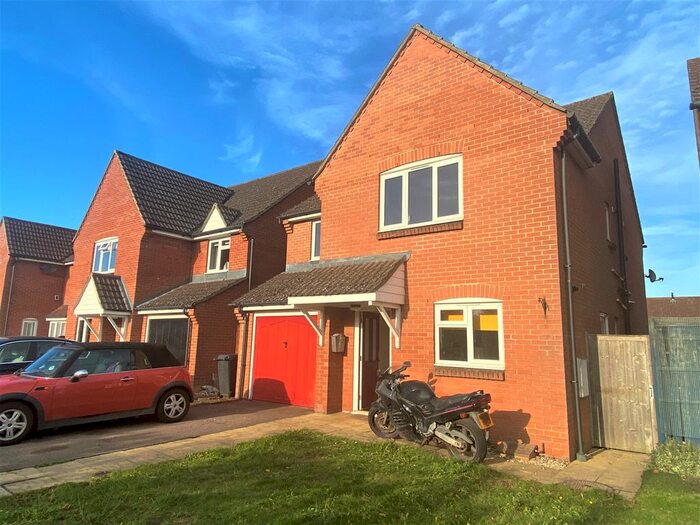 4 Bedroom Semi-Detached House To Rent In Hackneys Corner, Great Blakenham, Ipswich, IP6