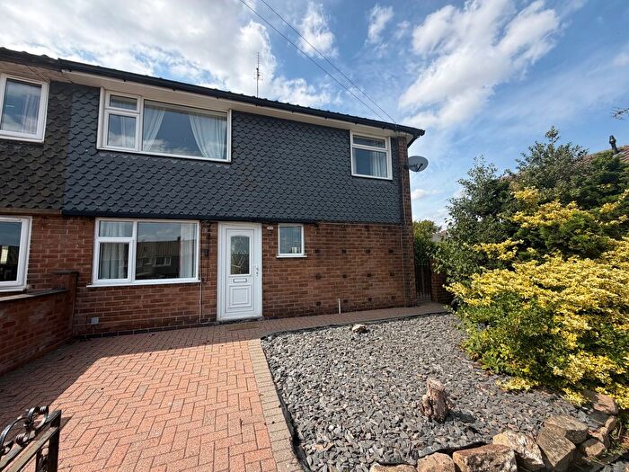 3 Bedroom Semi-Detached House To Rent In Lincoln Close, Alfreton, DE55