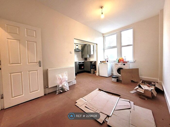 1 Bedroom Flat To Rent In Lower Ashley Road, St. Agnes, Bristol, BS2